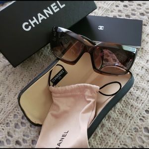 CHANEL Sunglasses
